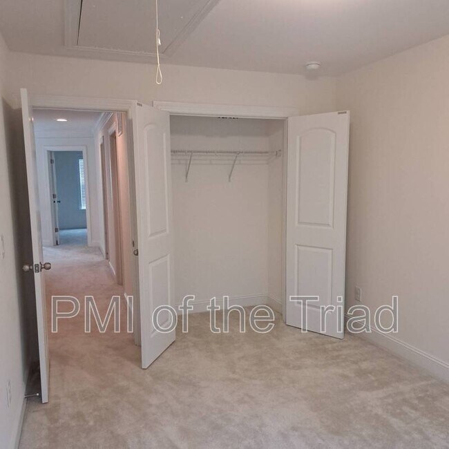 Building Photo - 811 Silver Leaf Dr