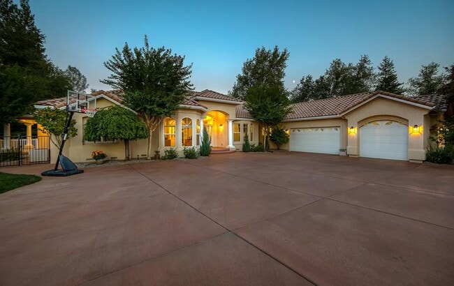 Building Photo - 13497 Tierra Heights Rd