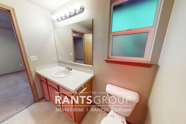 Building Photo - Great Location!  Quiet Neighborhood!
