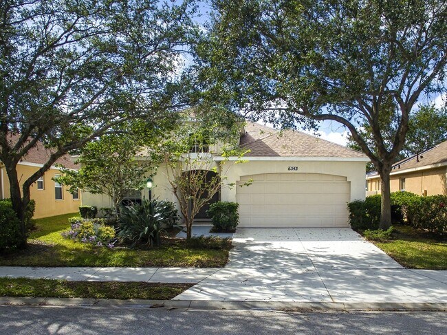 Primary Photo - 4 bedroom 3 Bath Pool home in Lakewood Ran...