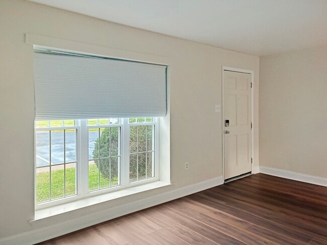 Building Photo - 2 Bed in Henrico Neighborhood