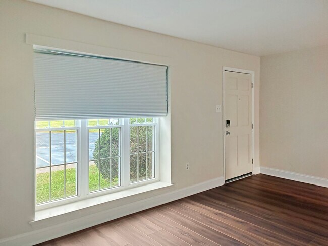 Building Photo - Holiday Special! 2 Bed in Henrico Neighborhood – No Application Fee This Season!