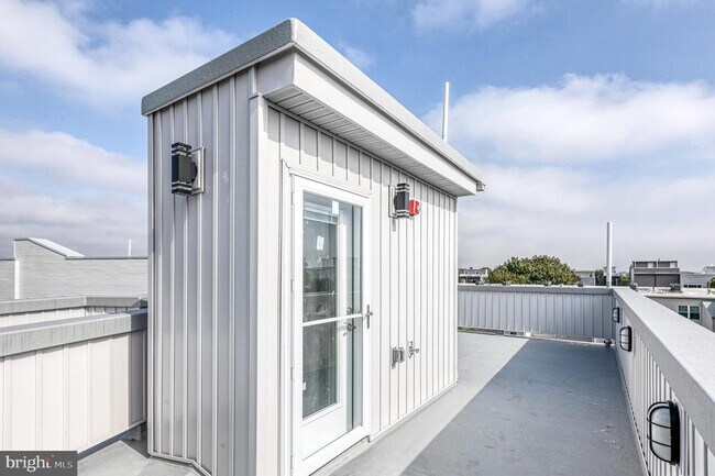 Building Photo - 1917 N Lawrence St