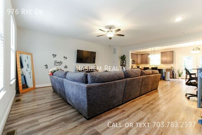 Building Photo - 976 Rye Dr