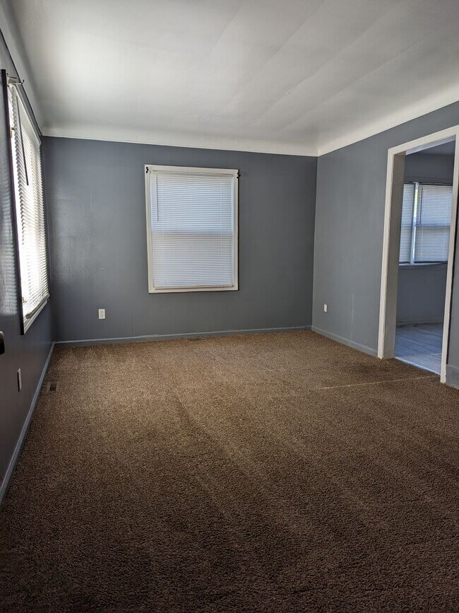 Building Photo - 7501 Lamphere- 3 Bed & 1 Bath FOR RENT