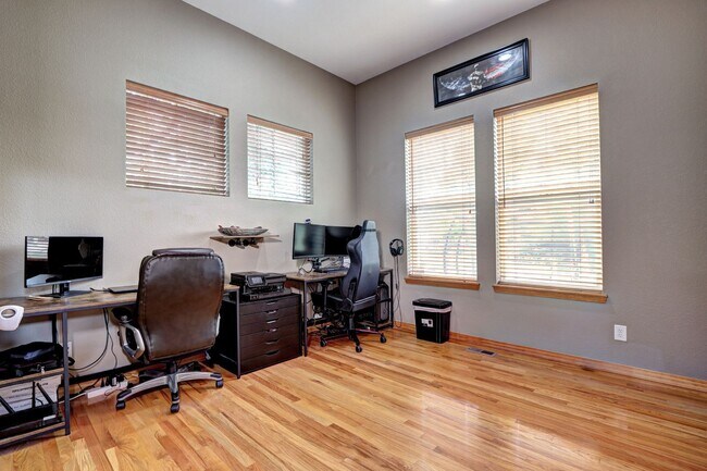 Building Photo - Canterberry Crossing Parker CO 4 bed 3 bat...