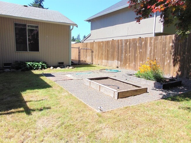 Building Photo - Well Maintained 3 Bedroom Rambler in Quiet...
