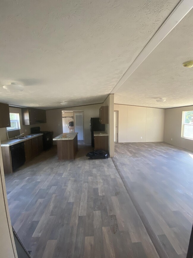 Building Photo - 226 Stinson Dr