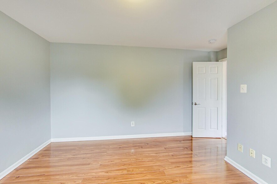Building Photo - 604 Longfellow St NW
