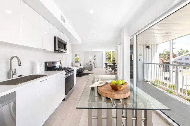 Building Photo - Modern - 2 Story Loft