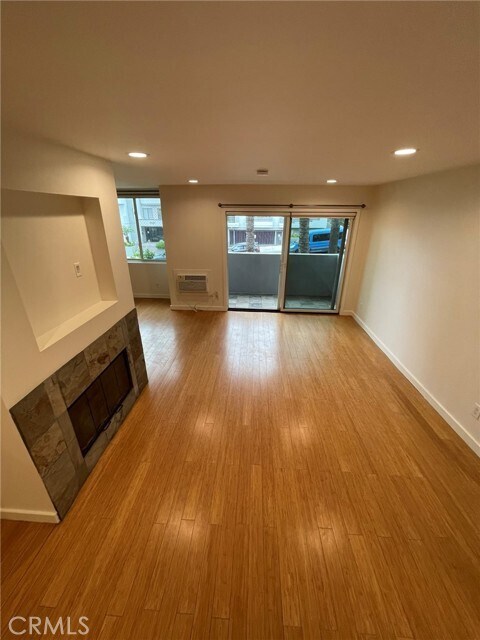 Building Photo - 1124 N La Cienega Blvd
