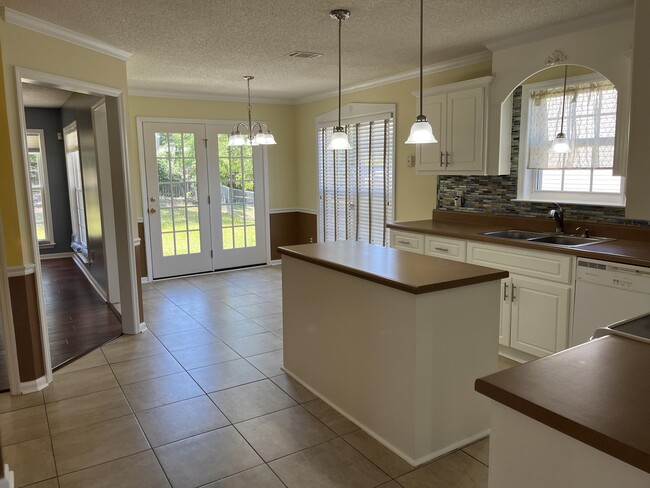 Building Photo - 4010 Nantucket Cir