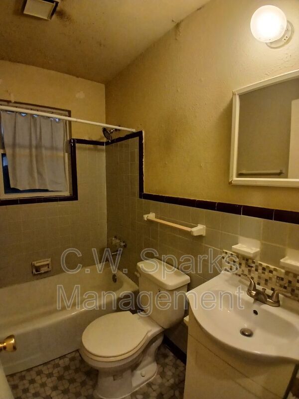 Building Photo - 3015 Avon St