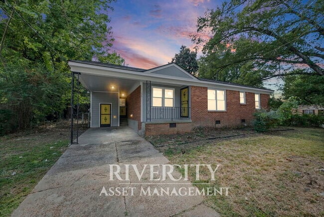 Primary Photo - Big 4 bedroom, 1-Bathroom Home In Frayser!...