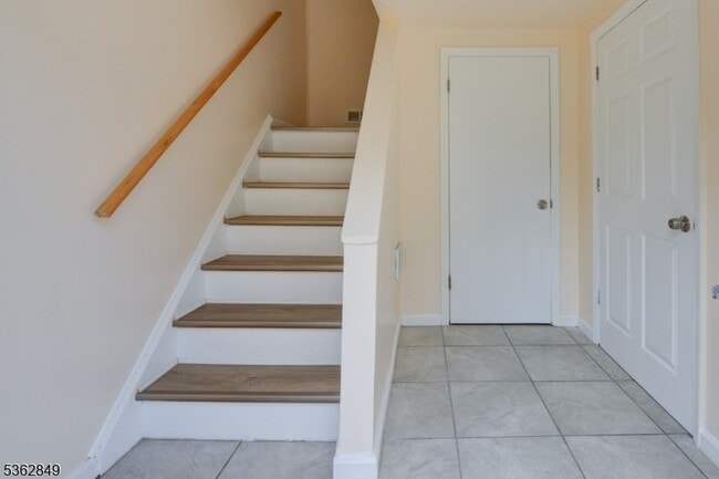 Building Photo - 145 S Arlington Ave