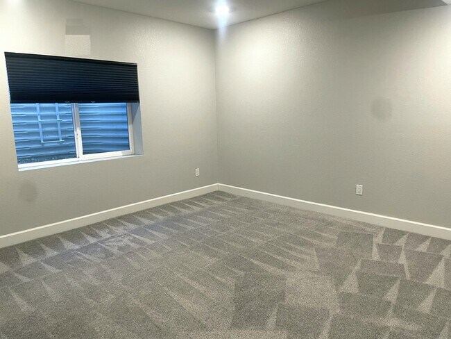 Building Photo - 4420 S Perth Ct