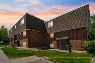 Building Photo - Lantern Square Apartments Spacious 1, 2 & ...