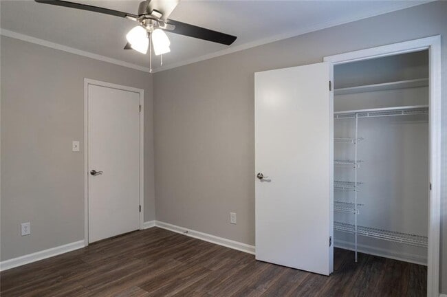 Building Photo - 3599 Lower Roswell Rd