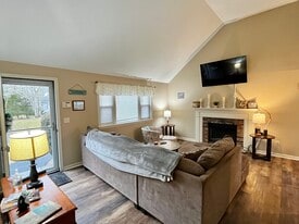 Building Photo - 94 Cottonwood Ln