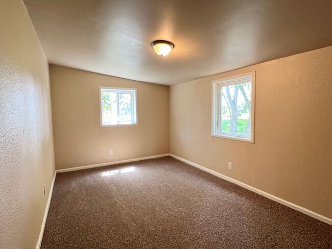 Building Photo - Two Bedroom One Bathroom Home in Lincoln