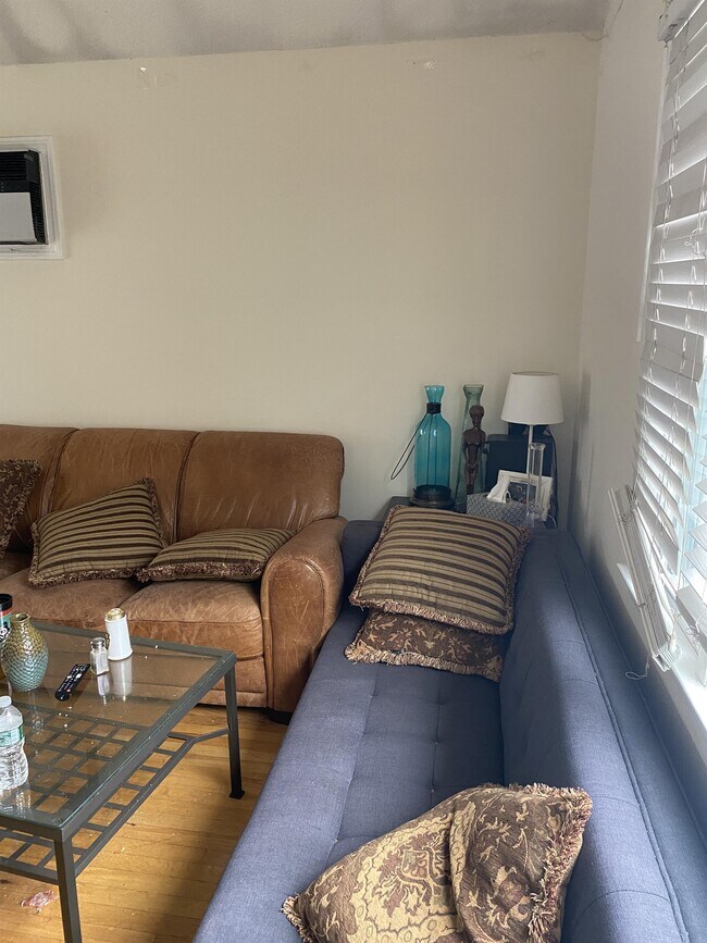 Building Photo - 5 Sunnyside Ave