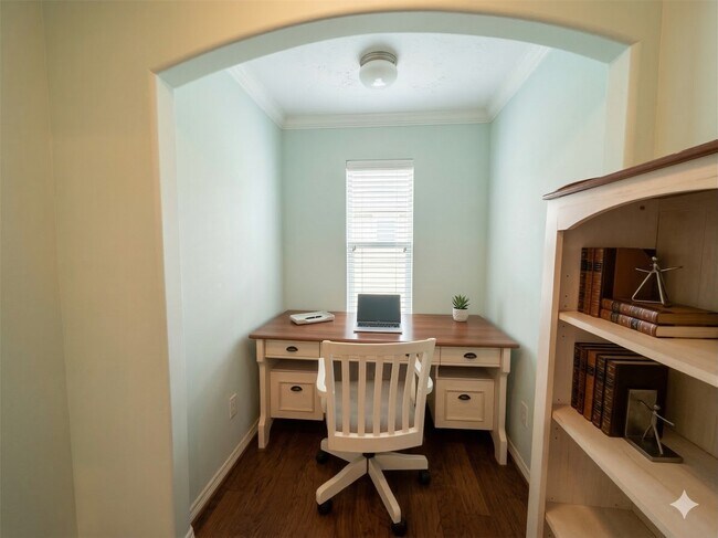 Building Photo - 3410 Skyline Village Dr