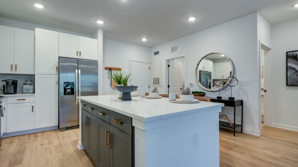 Building Photo - The Archer