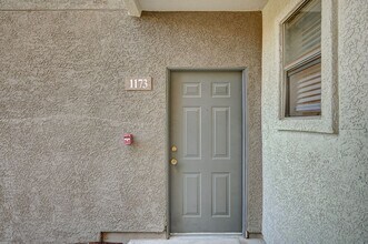 Building Photo - Stunning first floor condo with new wood floor!