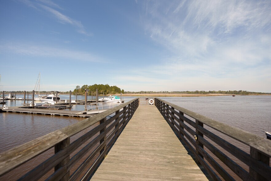 Building Photo - 60 Madison Dr