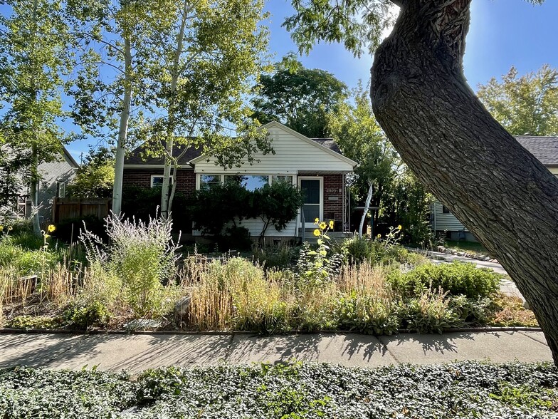 Primary Photo - 2879 S Filmore St