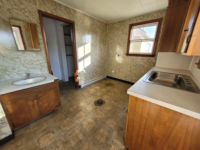Building Photo - 331 Newport Rd