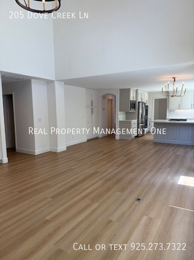 Building Photo - 205 Dove Creek Ln