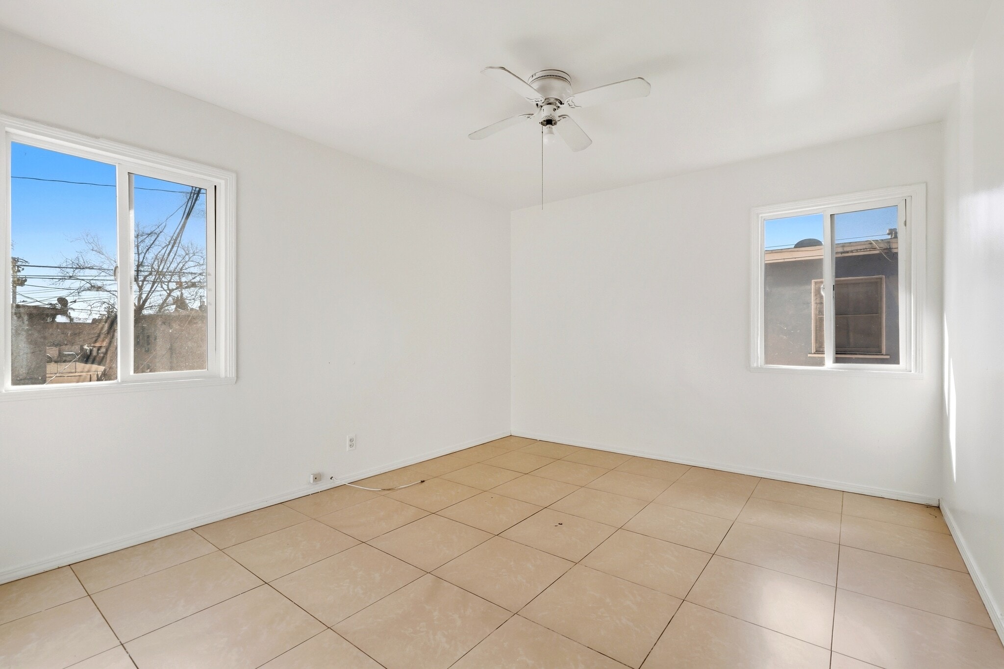 Building Photo - 1405 S Broadway