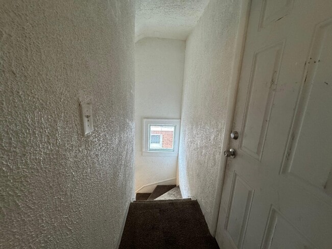 Building Photo - 14925 Mendota St