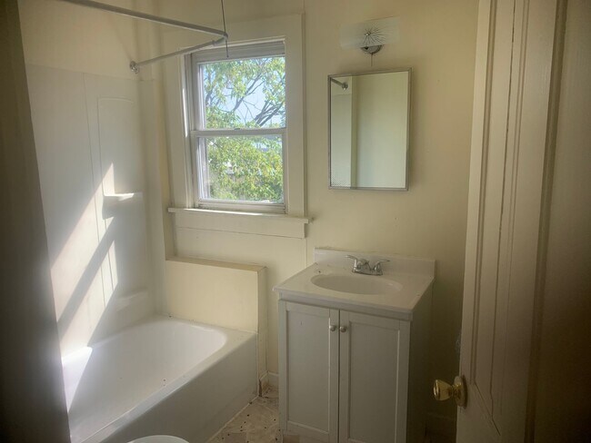 Building Photo - 16 N Washington St