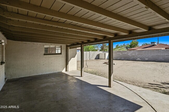 Building Photo - 3001 W Elm St