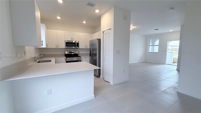 Building Photo - 2537 SE 27th Ct