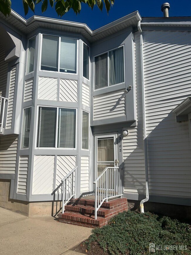 Building Photo - 2102 Amanda Ct