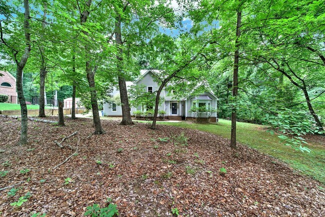 Building Photo - Beautiful Five Bed Three and Half Bath Hom...