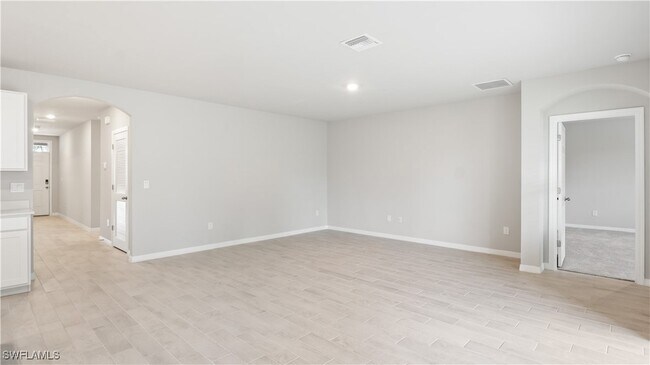 Building Photo - 1903 Cape Coral Pkwy W