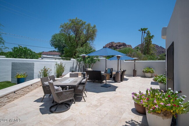Building Photo - 4440 E Camelback Rd