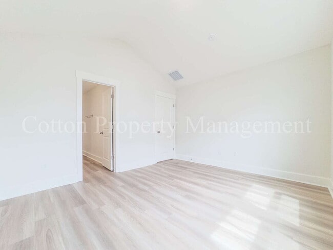 Building Photo - 29 W Pioneer Wy