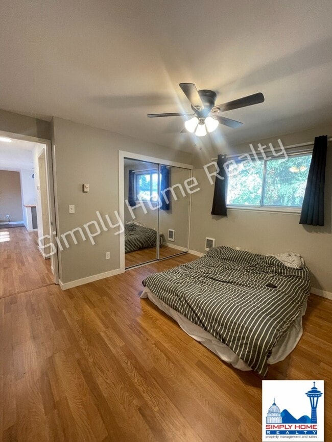 Building Photo - Private Cul-de-Sac Gem with Spacious Backyard!