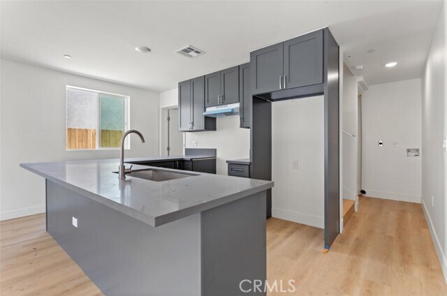 Building Photo - 707 W 80th St