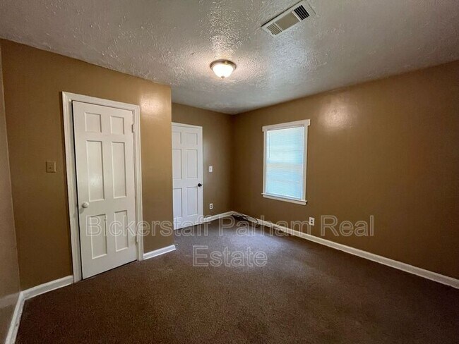 Building Photo - 2911 Gardenia St
