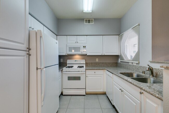 Building Photo - CUTE AND COZY 1 BEDROOM UNIT WITH TONS OF UPGRADES*COMMUNITY AMENITIES*