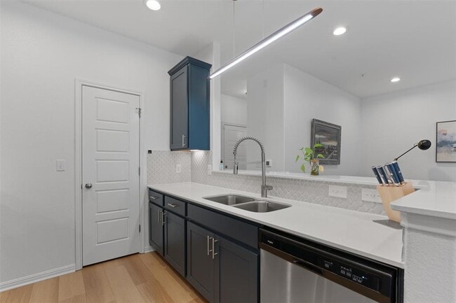 Building Photo - 115 Thelonious Dr