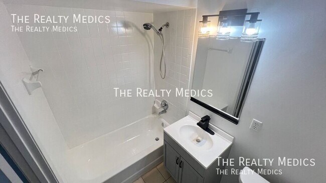 Building Photo - 1984 Agora Cir SE