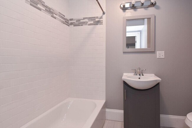 Building Photo - 141 Bourne Ave