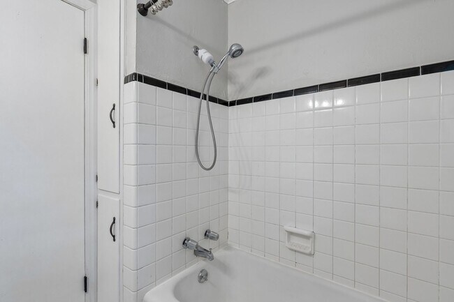 Building Photo - Charming 3-Bed Home with Spacious Backyard & Prime OKC Location